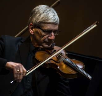 Nicholas Ward playing the violin on stage